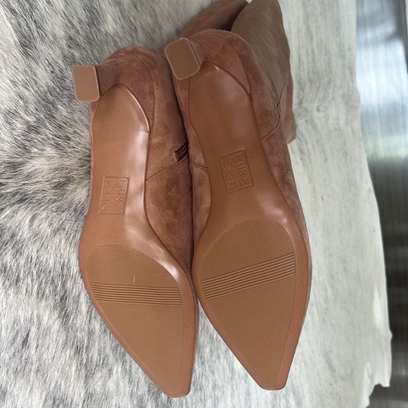 Naturalizer dress heel boots, size 9 wide-calf tan suede boots. - Picture 6 of 9